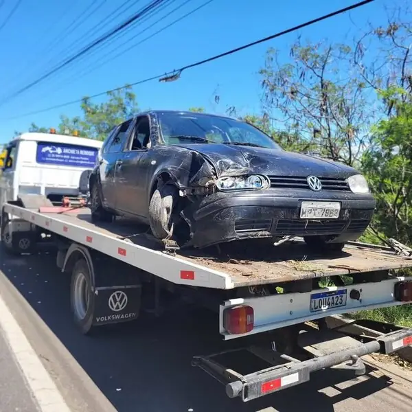 Reboque de carro batido